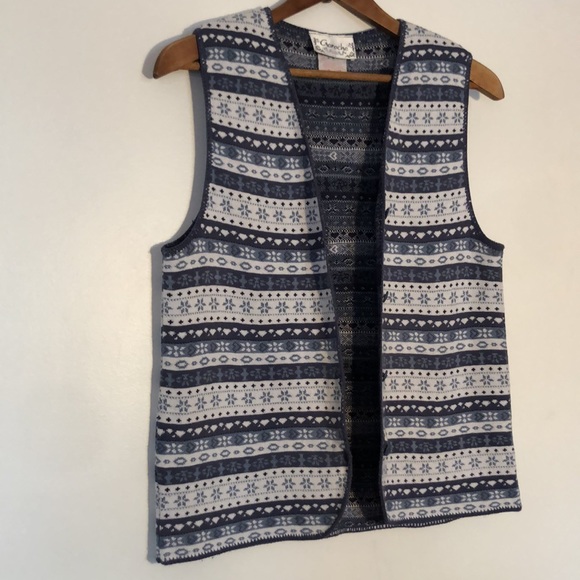 Elsa - Knit Vest ❄️ - Picture 4 of 7